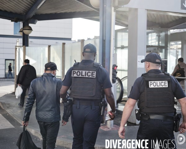 Police de la gare du Nord. interpellation 