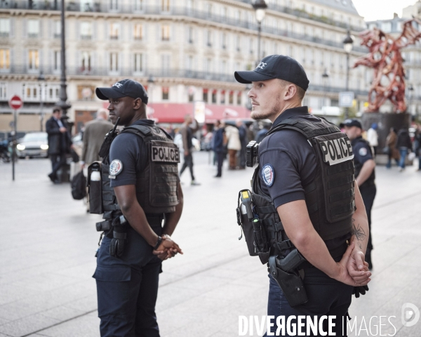 Gare du Nord. policiers sur le parvis de la gare