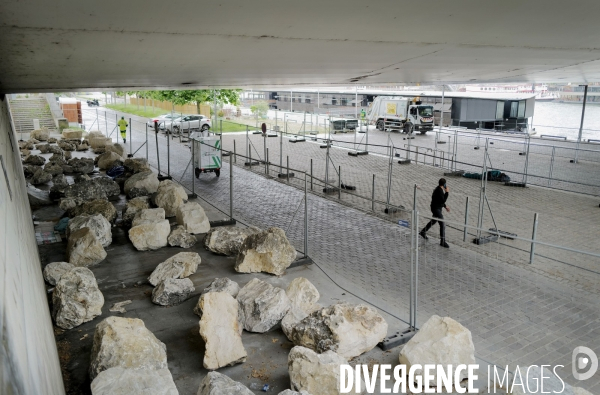 Dispositif anti-SDF et anti-migrants au bord de la Seine