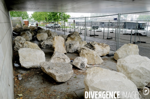 Dispositif anti-SDF et anti-migrants au bord de la Seine