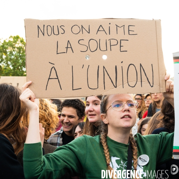 La jeunesse en colère face à l avancée du Rassemblement National aux élections européennes.
