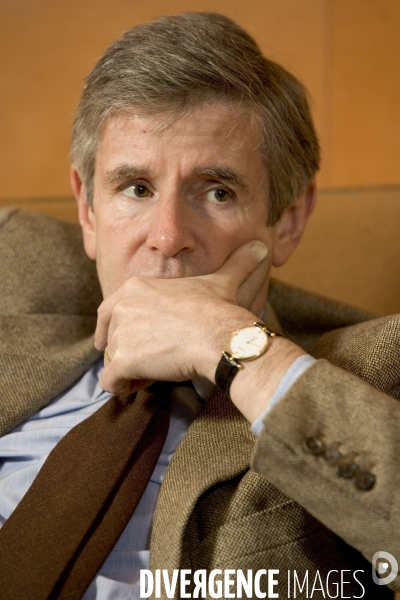 Alain Minc dans son bureau parisien