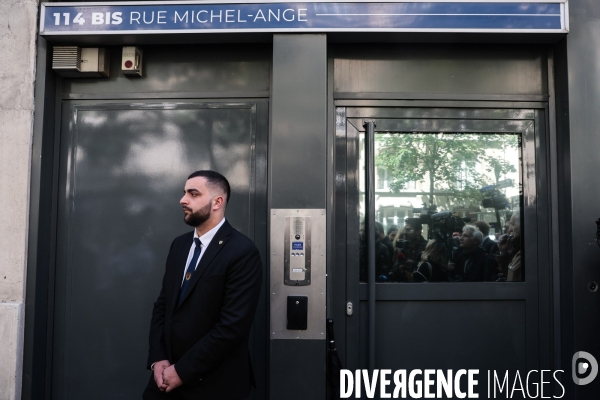 Devant le siege du rn le lendemain de la dissolution