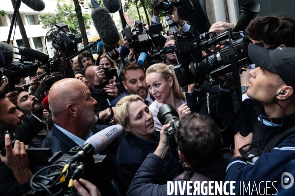 Devant le siege du rn le lendemain de la dissolution