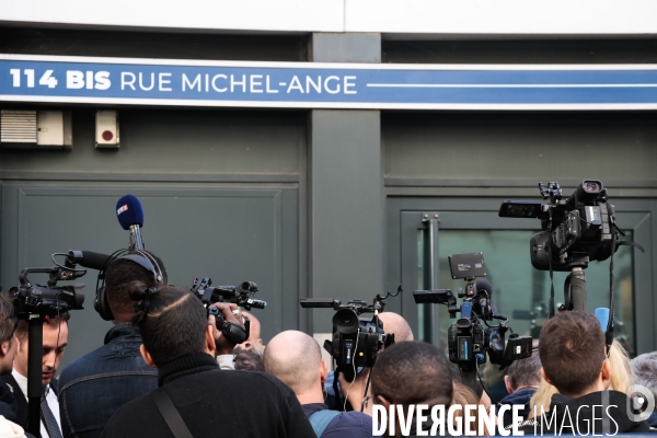 Devant le siege du rn le lendemain de la dissolution