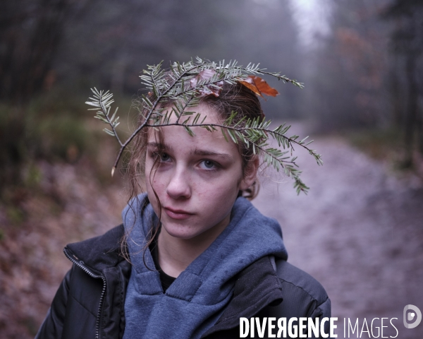 Jeune fille dans une forêt des Vosges