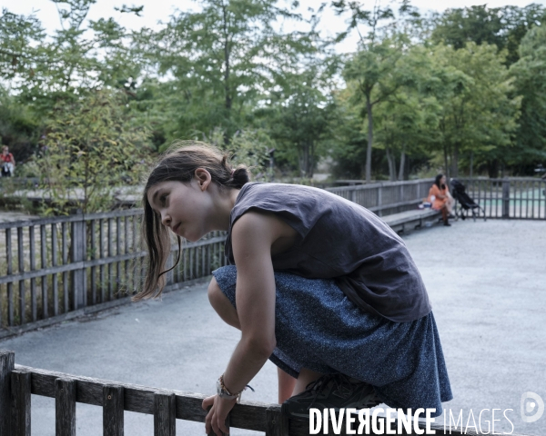 Jeune fille au Parc Blandan à Lyon