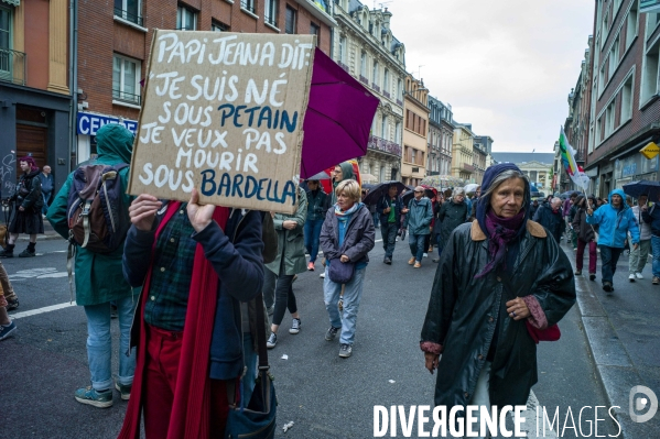 Manif anti Rassemblement National sous la pluie à Rouen