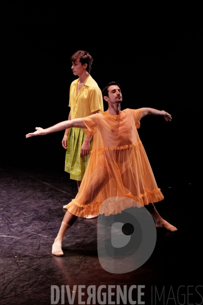 Sous les jupes / Pierre-Émile Lemieux-Venne / Alba Castillo