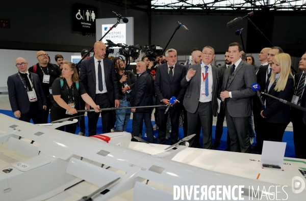Jordan Bardella visite le salon Eurosatory