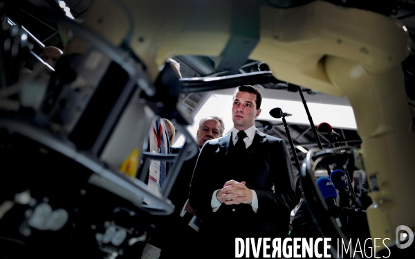 Jordan Bardella visite le salon Eurosatory