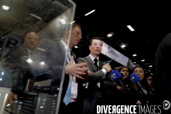 Jordan Bardella visite le salon Eurosatory