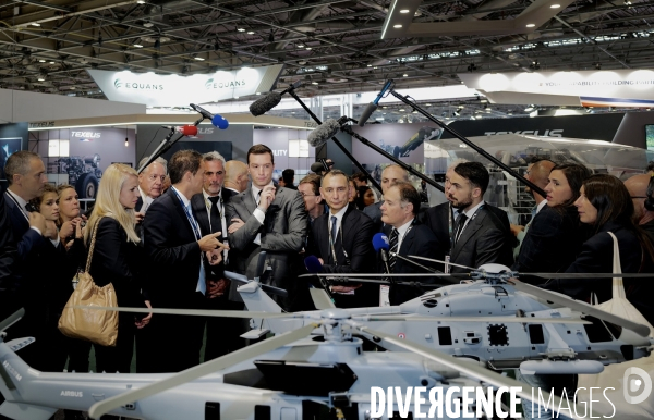 Jordan Bardella visite le salon Eurosatory
