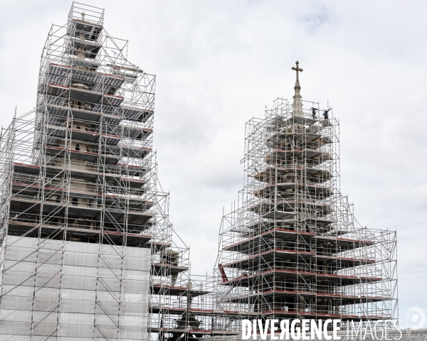 échafaudages sur la façade occidentale