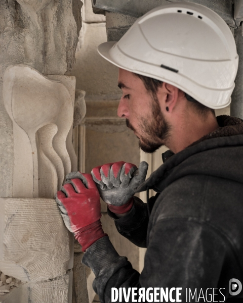 Restauration de l’abbaye Saint-Ouen de Rouen, sculpteur sur la façade occidentale