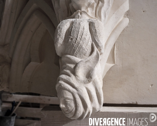 sculpture réalisée sur la façade sud restaurée.