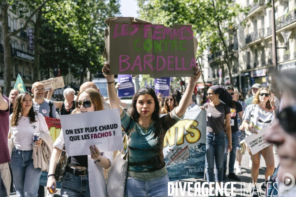Manifestation feministe contre l extreme droite