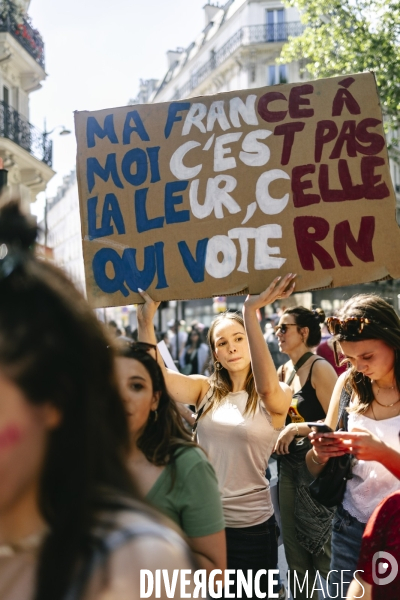 Manifestation feministe contre l extreme droite