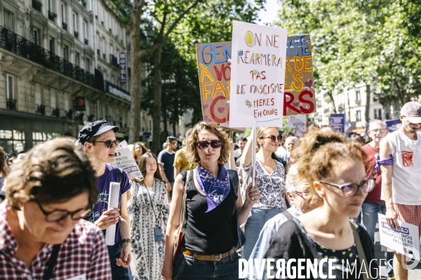 Manifestation feministe contre l extreme droite