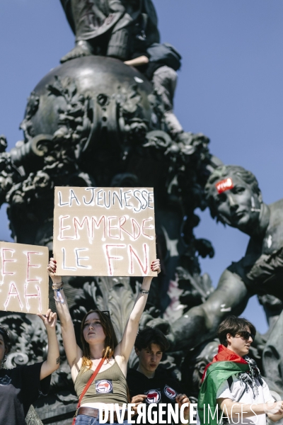Manifestation feministe contre l extreme droite