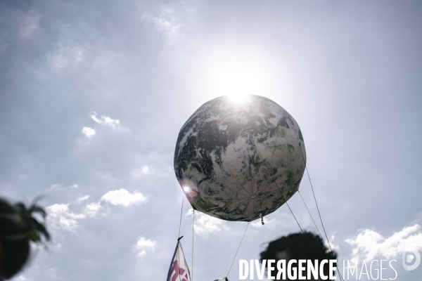 Manifestation feministe contre l extreme droite