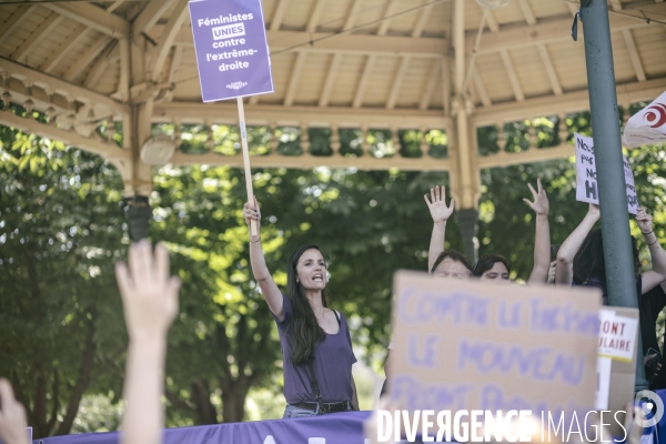 Manifestation feministe contre l extreme droite