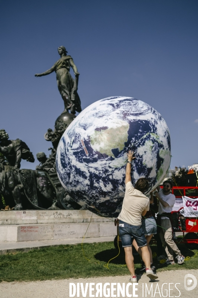 Manifestation feministe contre l extreme droite