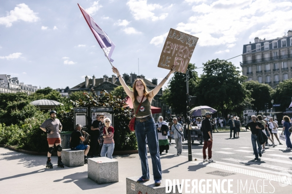 Manifestation feministe contre l extreme droite