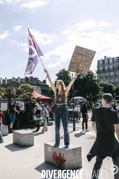 Manifestation feministe contre l extreme droite