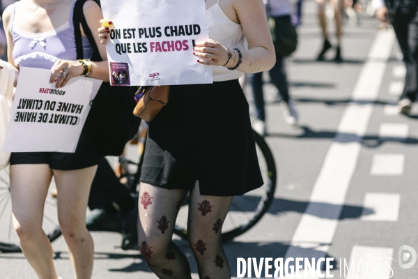 Manifestation feministe contre l extreme droite