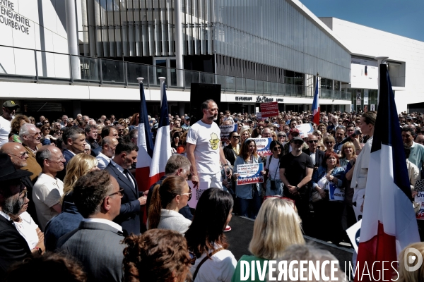 Rassemblement contre l Antisémitisme à courbevoie  organisé par frank tapiro et sa femme charlotte rosier
