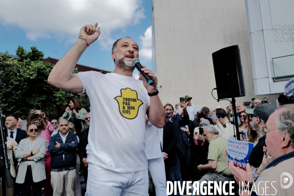 Rassemblement contre l Antisémitisme à courbevoie  organisé par frank tapiro et sa femme charlotte rosier