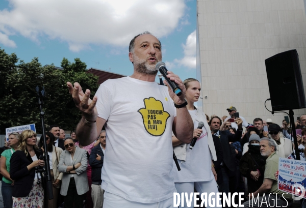 Rassemblement contre l Antisémitisme à courbevoie  organisé par frank tapiro et sa femme charlotte rosier