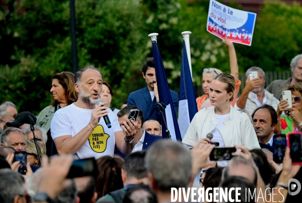 Rassemblement contre l Antisémitisme à courbevoie  organisé par frank tapiro et sa femme charlotte rosier