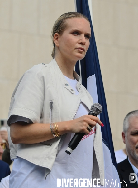 Rassemblement contre l Antisémitisme à courbevoie  organisé par frank tapiro et sa femme charlotte rosier