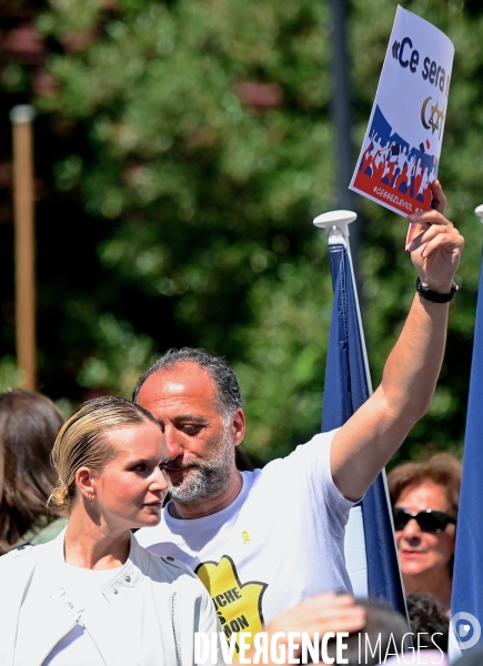 Rassemblement contre l Antisémitisme à courbevoie  organisé par frank tapiro et sa femme charlotte rosier