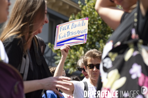 Marche féministe contre l extrême droite