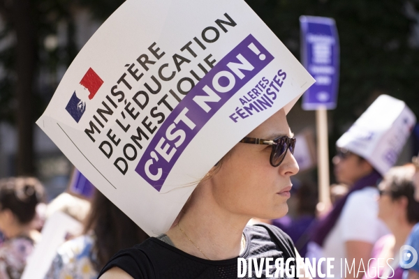 Marche féministe contre l extrême droite