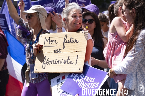 Marche féministe contre l extrême droite