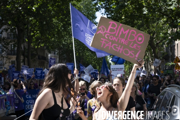 Marche féministe contre l extrême droite