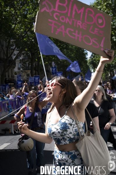 Marche féministe contre l extrême droite