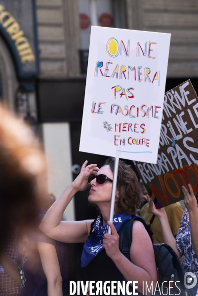 Marche féministe contre l extrême droite