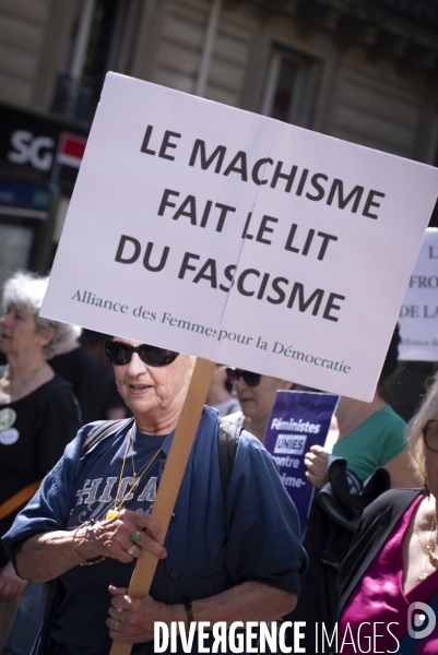 Marche féministe contre l extrême droite