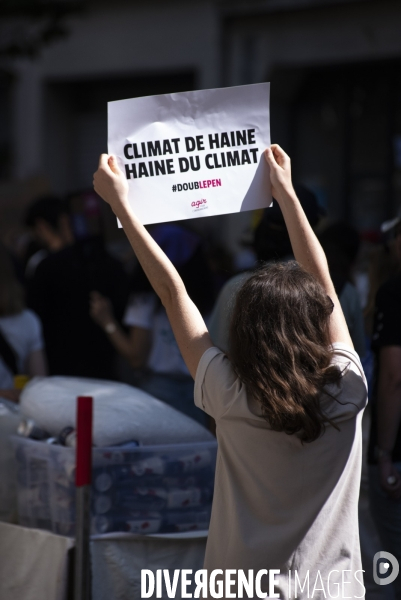Marche féministe contre l extrême droite