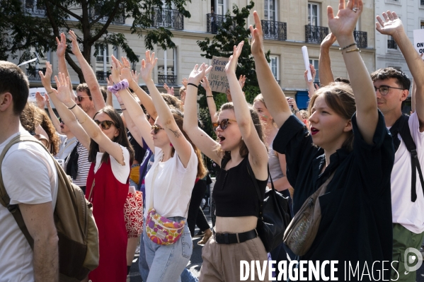 Marche féministe contre l extrême droite