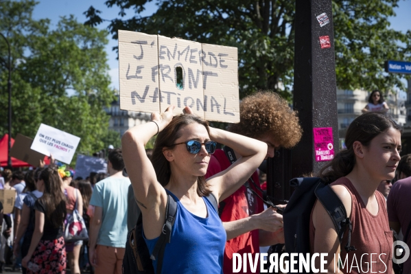 Marche féministe contre l extrême droite