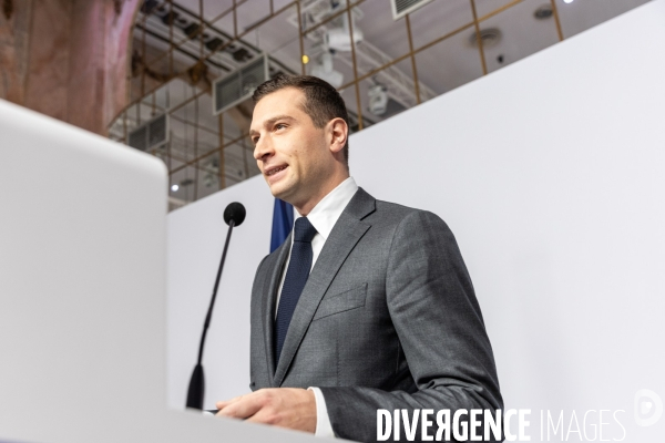 Jordan Bardella présente le programme du RN