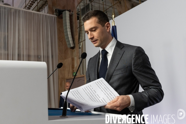 Jordan Bardella présente le programme du RN