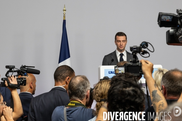Jordan Bardella présente le programme du RN