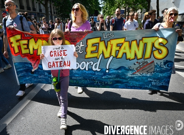 Manifestation féministe contre l extreme droite, à Paris